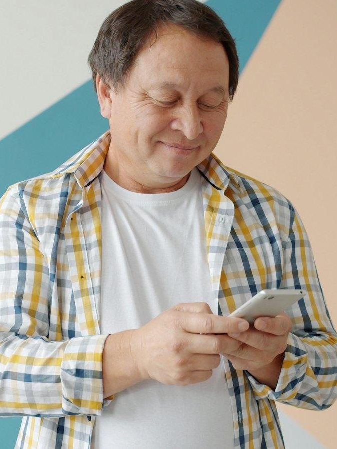 Man smiling at a text on his phone